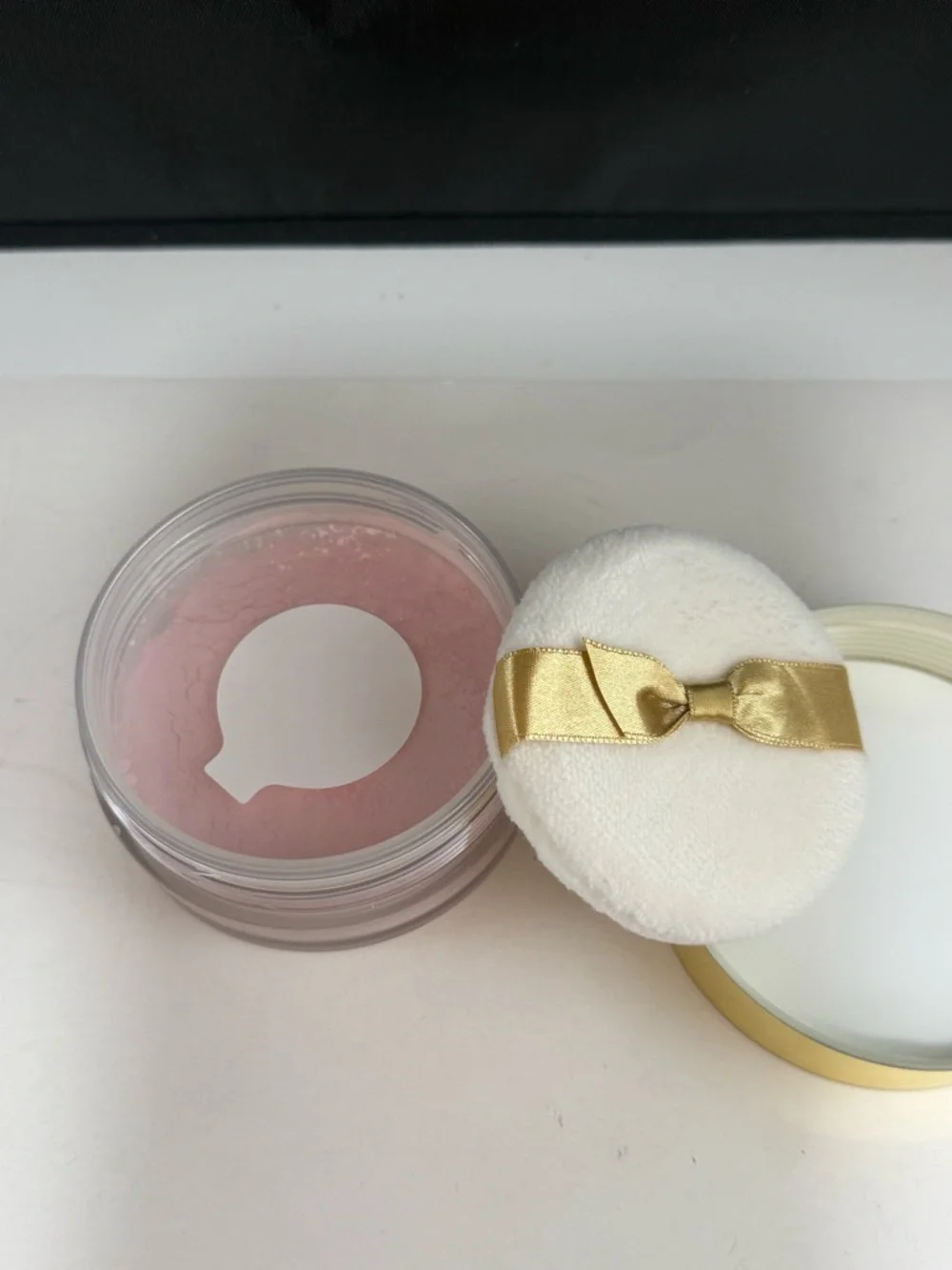 New Beautiful Perfumed Body Powder Estée Lauder 1 oz sealed New without the box